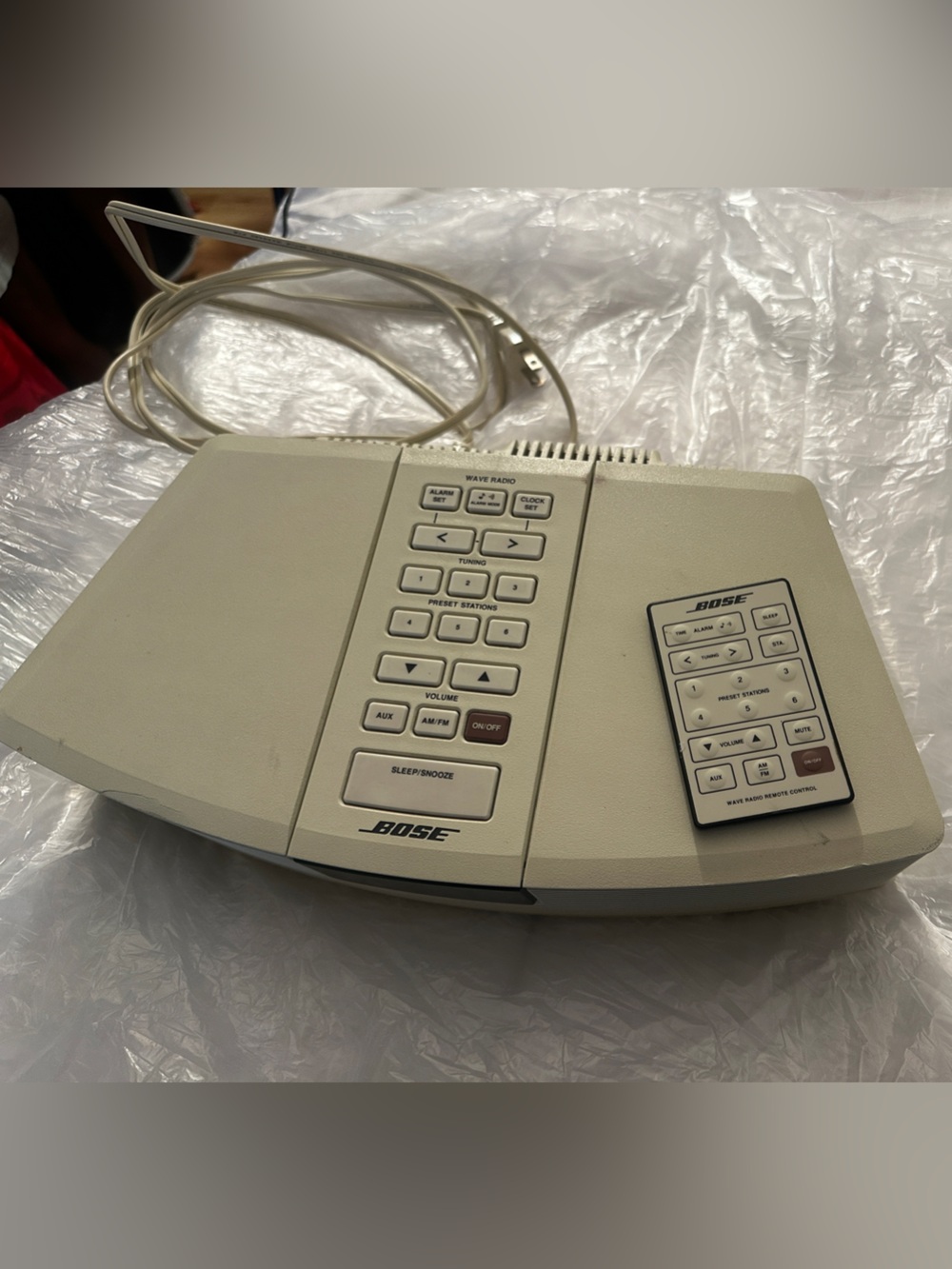 Bose AWR1-1W Wave Clock Radio with Remote control